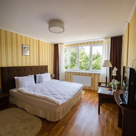 Lisova Pisnia Resort 2*